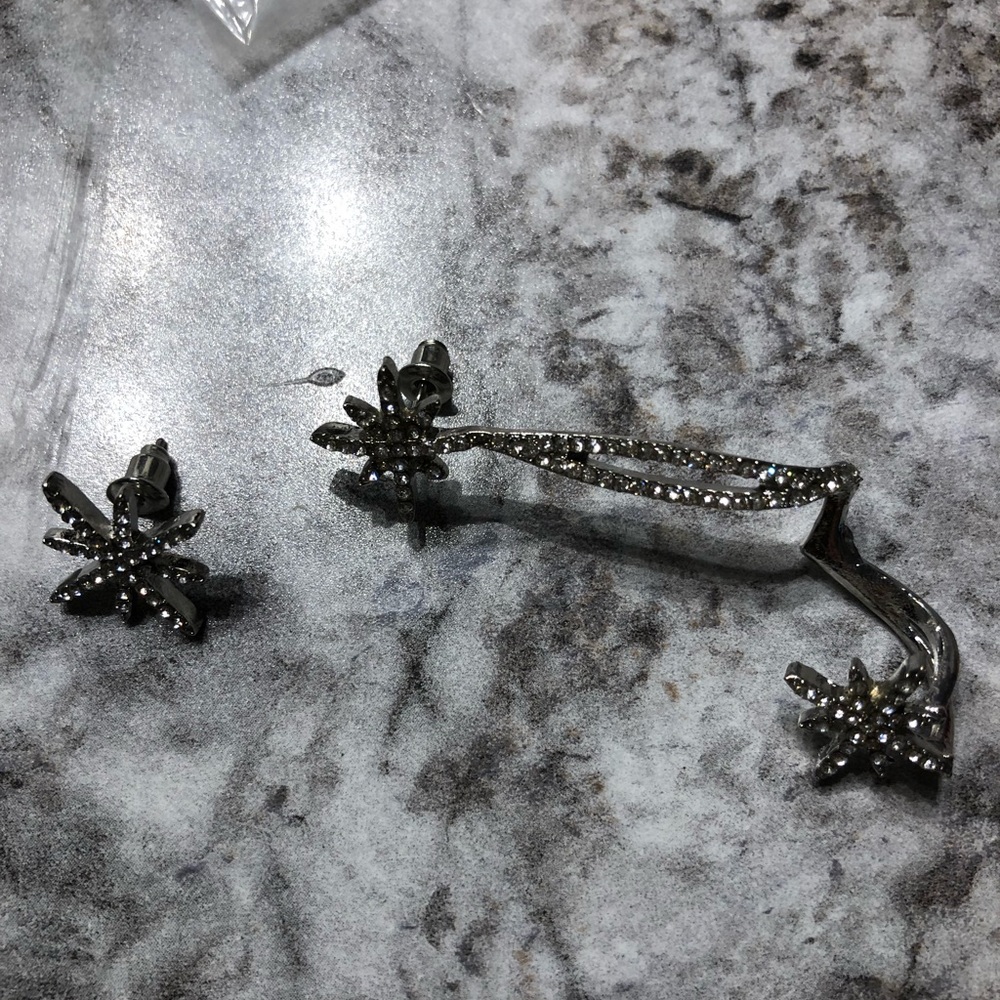Pave silver ear crawler earrings with star stud -NWT Fashion trend